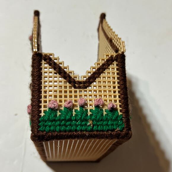 Vintage Handmade Plastic Canvas Yarn Cottage House letter mail coaster Decor - Picture 13 of 14